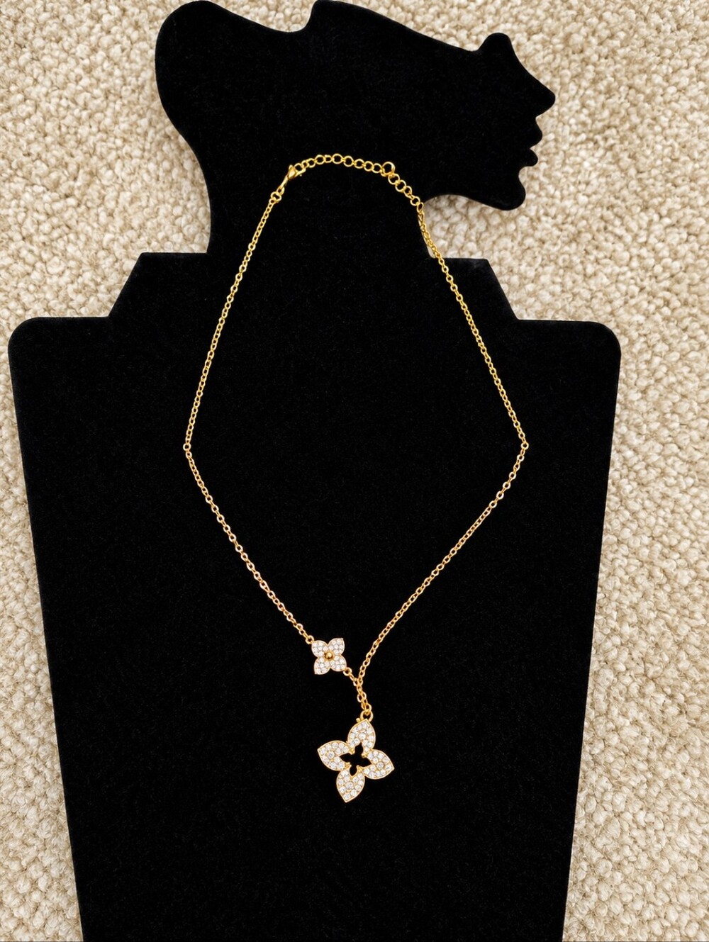 22kgp Dubai Jewelry Elegant Gold-Tone Floral Pendant Necklace in Gold